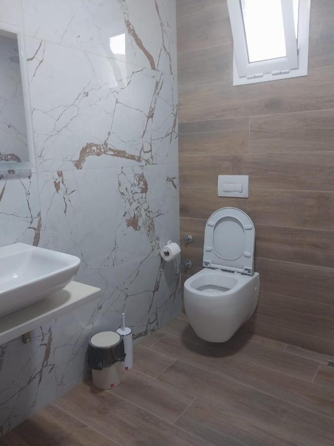 Apartment Lani Luxury Qeparo